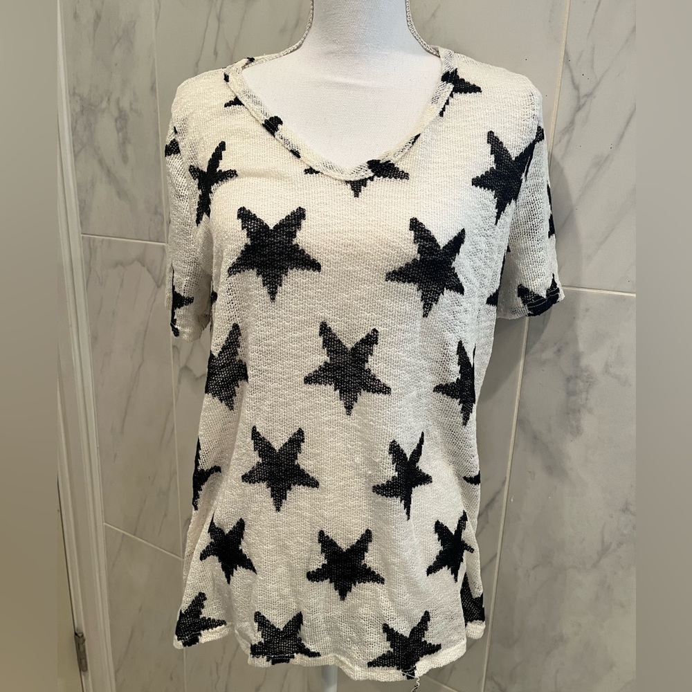 Women’s Black and White Star Sweater Size Large